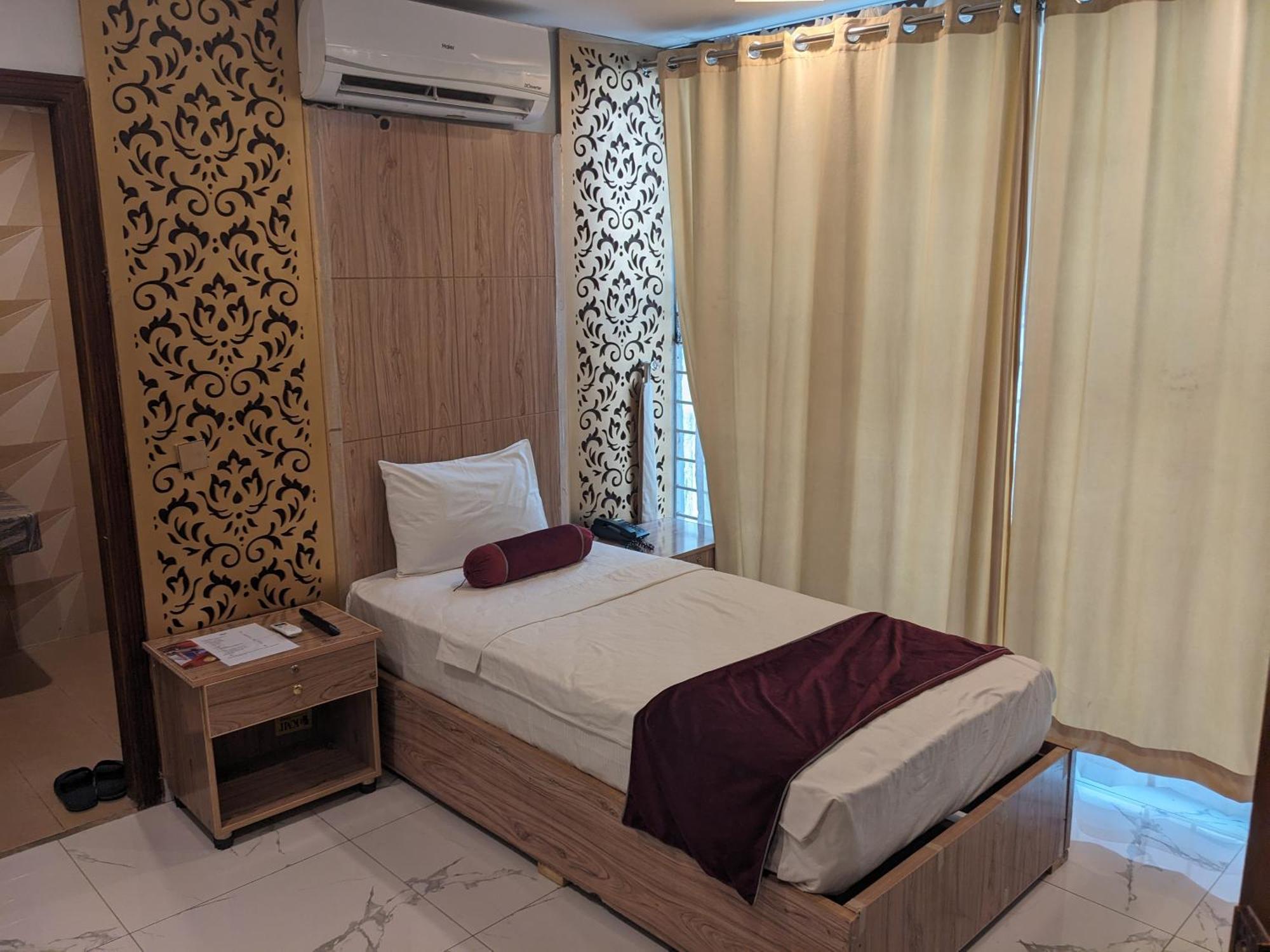 Nueva Hotel Islamabad Luaran gambar