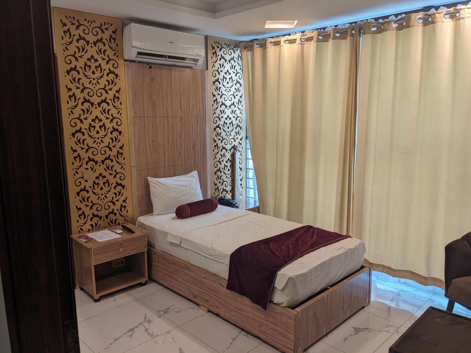 Nueva Hotel Islamabad Luaran gambar